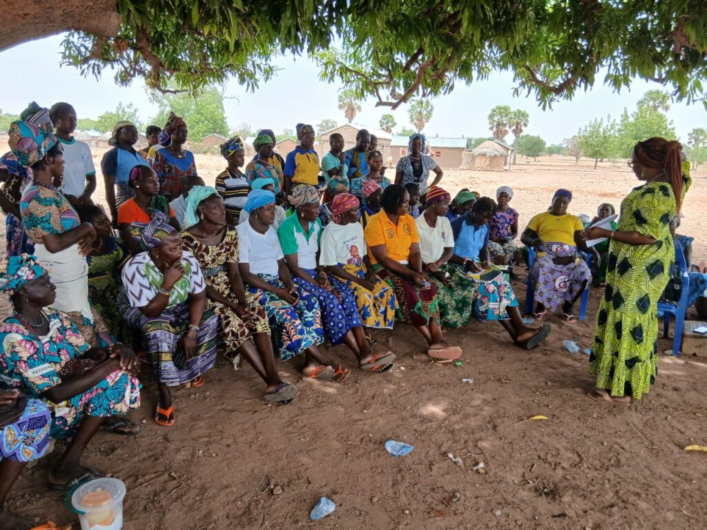 WhatsApp-Image-2026-06-22-at-15.17.27-1024x768 Kpendjal Ouest 1 : l’Association A.F.E sensibilise les femmes d’Ogaro sur leurs droits aux ressources naturelles et leur rôle dans la consolidation de la paix